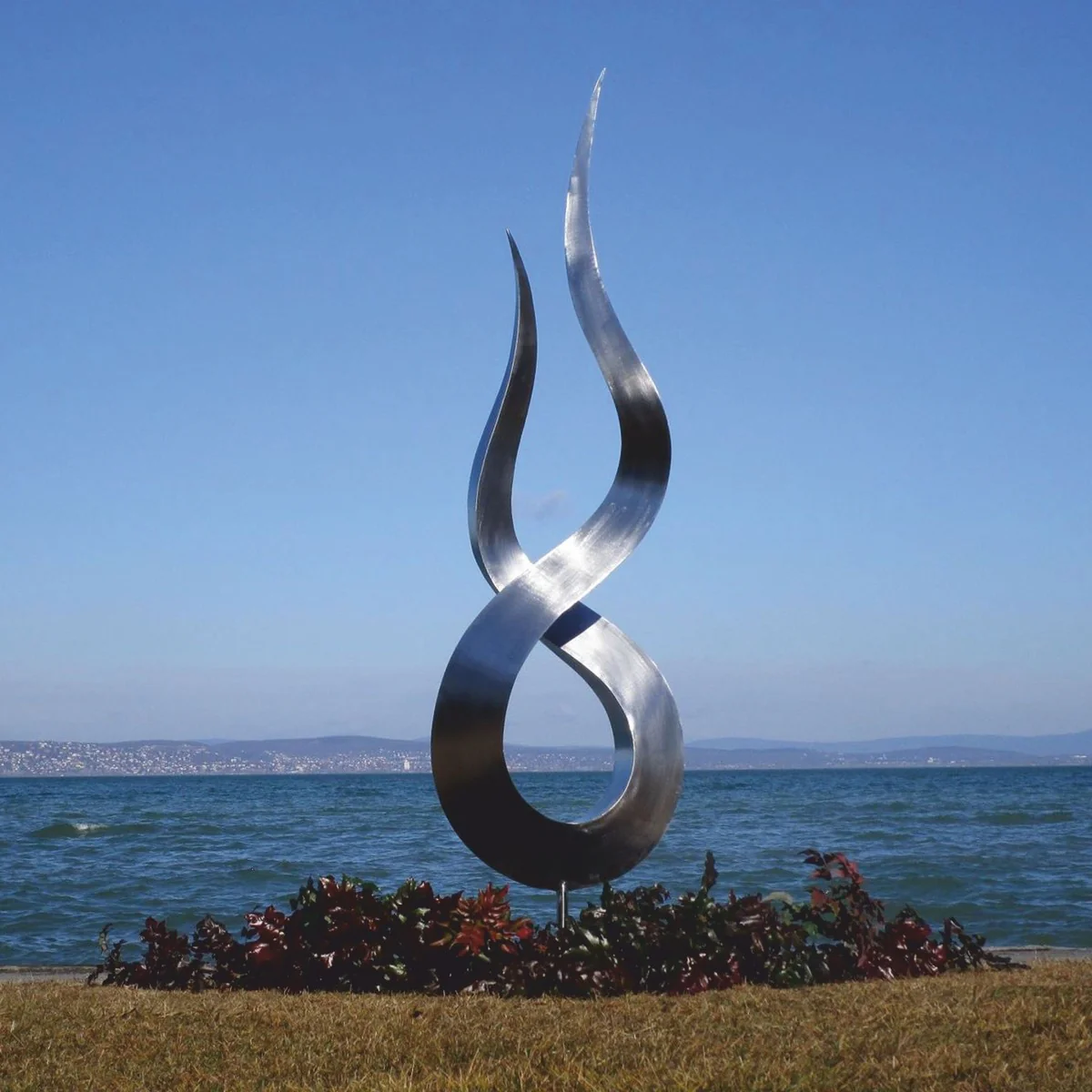 Casa Padrino escultura decorativa de jard¨ªn de acero inoxidable de lujo llama plata A. 210 cm