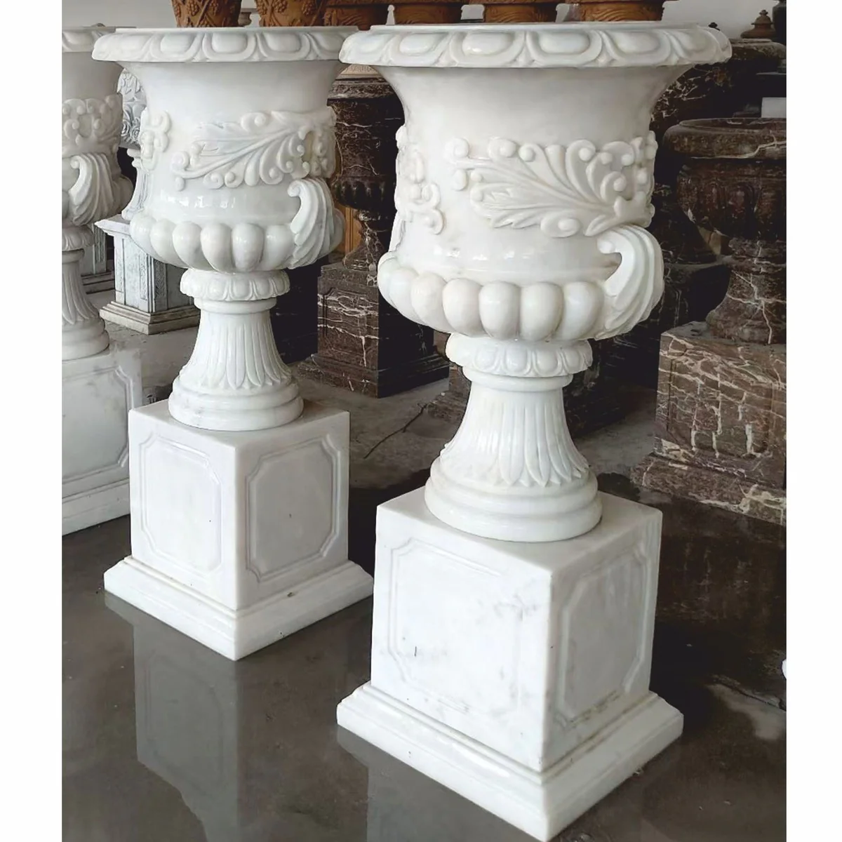 Casa Padrino conjunto de macetas barrocos de lujo de m¨¢rmol sobre pilares blanco Al. 120 cm