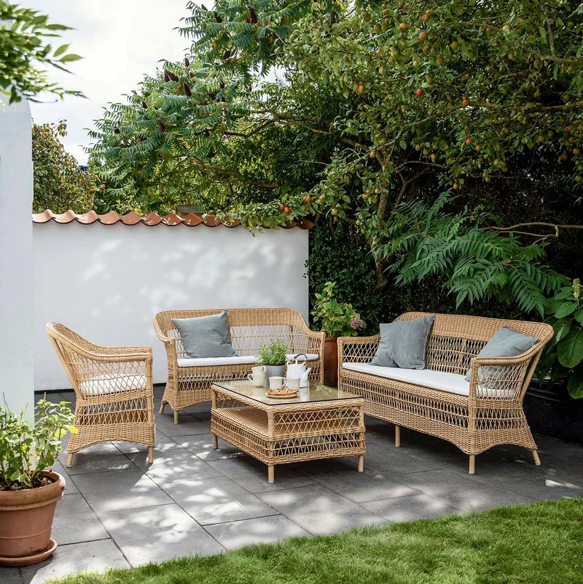 Casa Padrino sofá de jardín de lujo con cojín de asiento natural / blanco 134 x 66 x A. 86 cm - Sofá de jardín y terraza resistente a la intemperie - Muebles de Jardín y Terraza