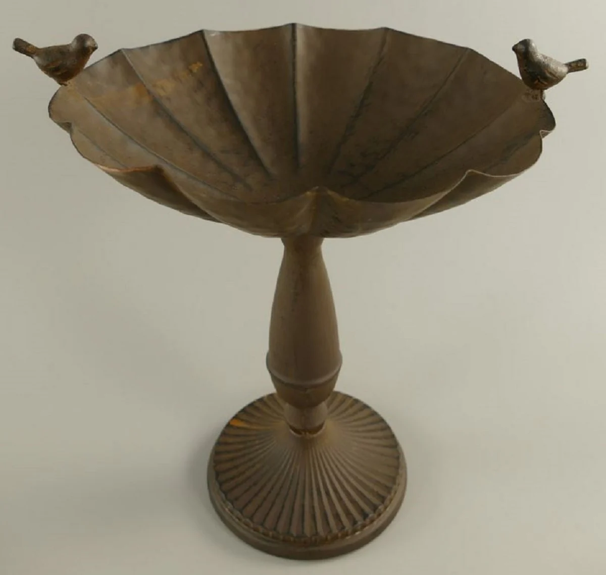 Casa Padrino ba?o para p¨¢jaros Art Nouveau con 2 p¨¢jaros decorativos marr¨®n antiguo ? 30 x A. 32 cm - Bebedero para p¨¢jaros de metal - Accesorios de jard¨ªn - Decoraci¨®n de Jard¨ªn Barroco y Art Nouveau