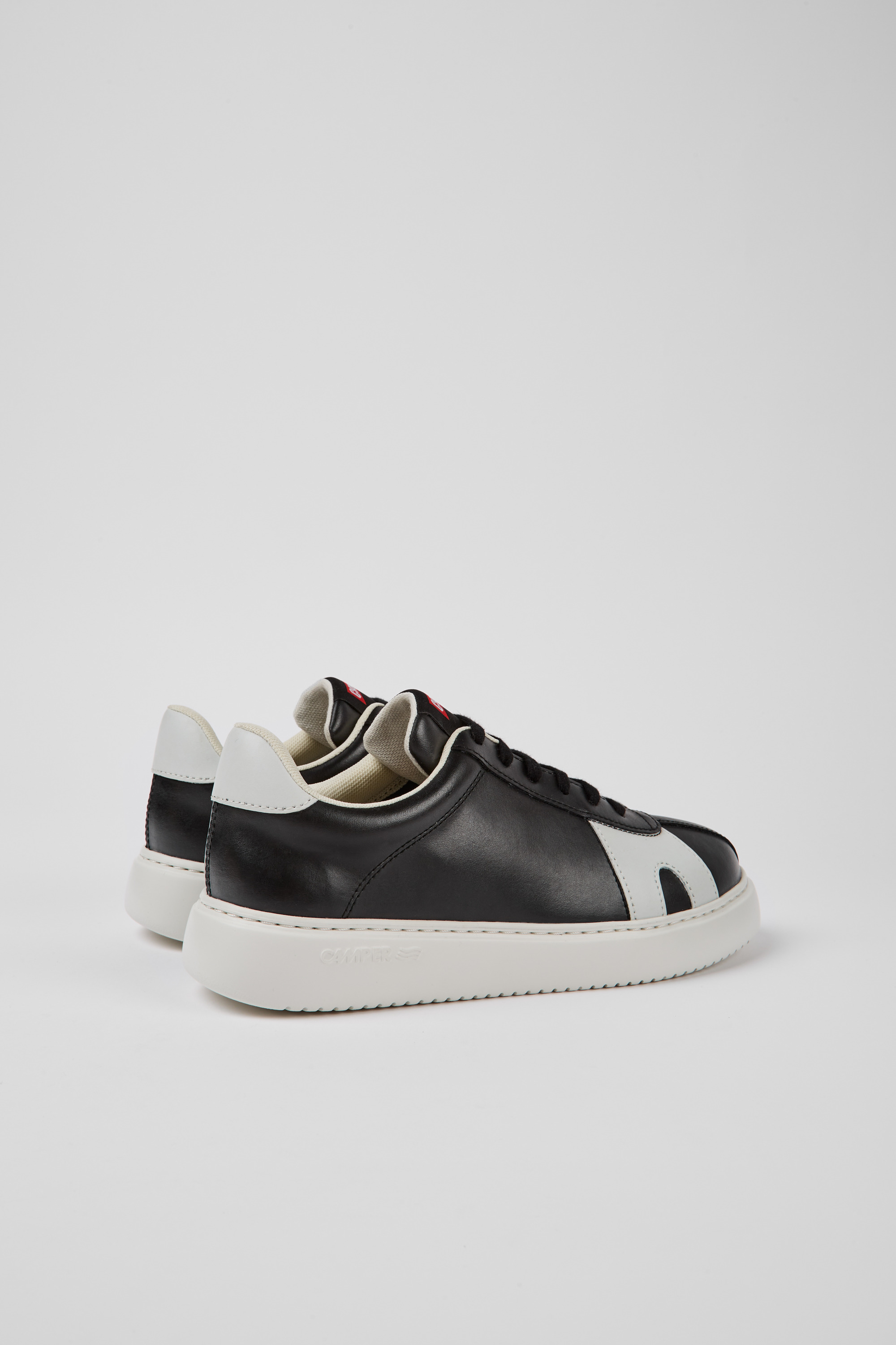 Runner K21 MIRUM - Black and white sneakers for women