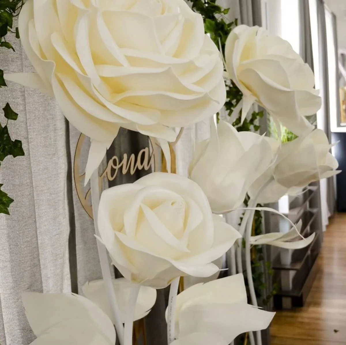 Casa Padrino conjunto de 6 rosas decorativas XXL de lujo blanco / crema Ø 55 x A. 180 cm - Accesorios decorativos para bodas