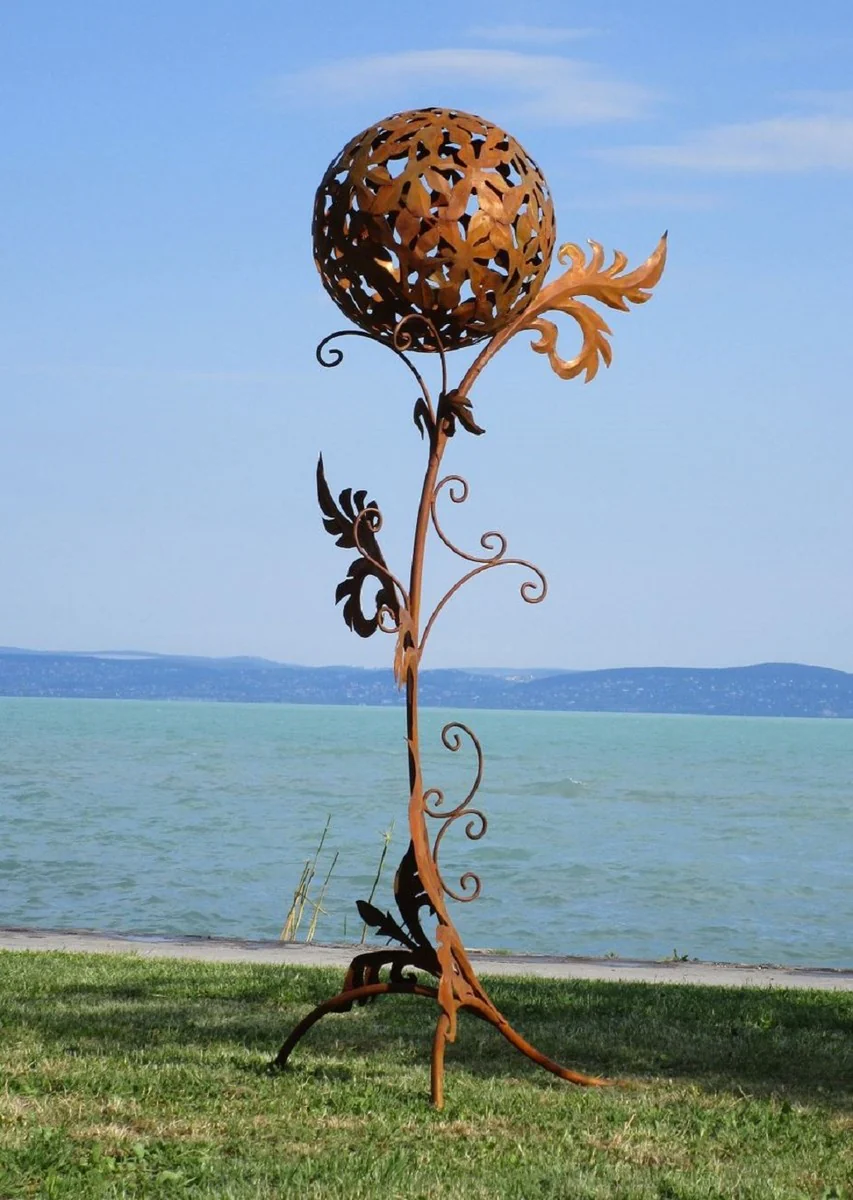 Casa Padrino escultura de jardín barroco de acero columna con bola óxido 85 x 82 x A. 200 cm - Decoración de jardín hecha a mano resistente a la intemperie