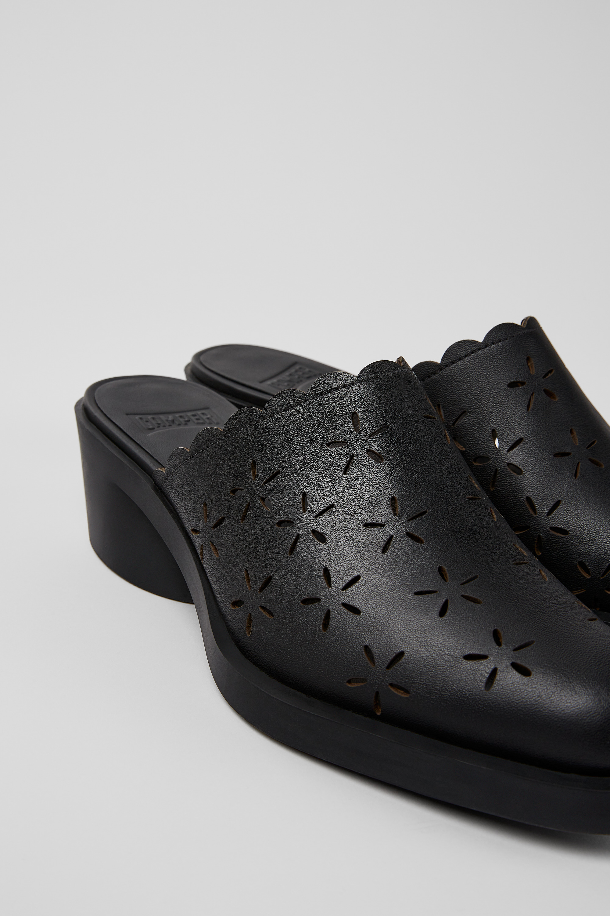Bonnie - Black leather mules for women