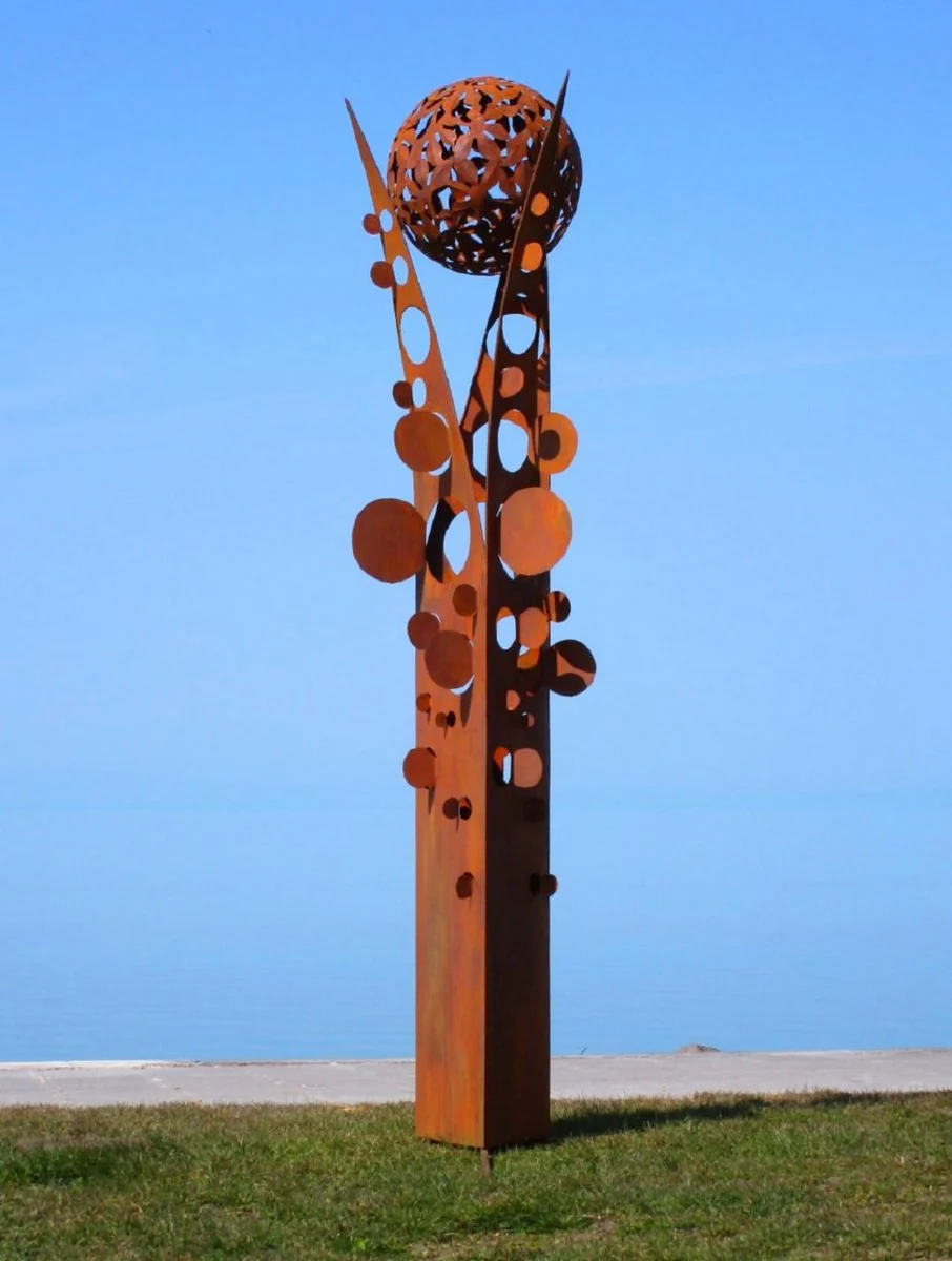 Casa Padrino escultura de jardín de acero de diseño columna con bola oxido 75 x 70 x A. 268 cm - Decoración de jardín hecha a mano resistente a la intemperie