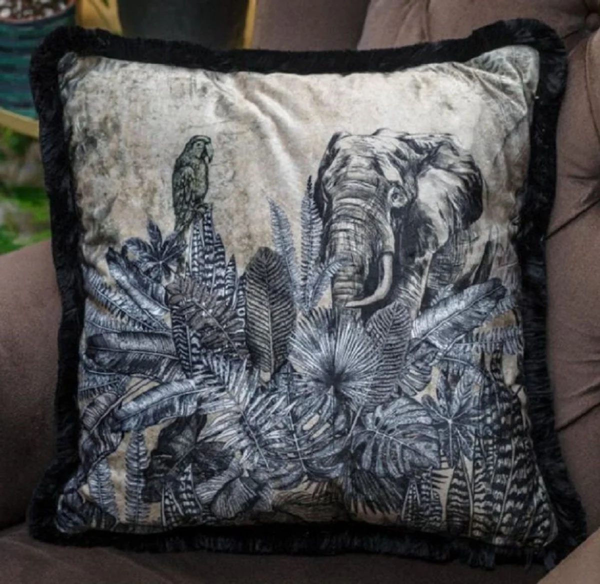 Casa Padrino almohada decorativa de lujo africa beige / negro / blanco 45 x 45 cm - Almohada de terciopelo estampada con flecos - Almohada decorativa noble - Colección de Lujo