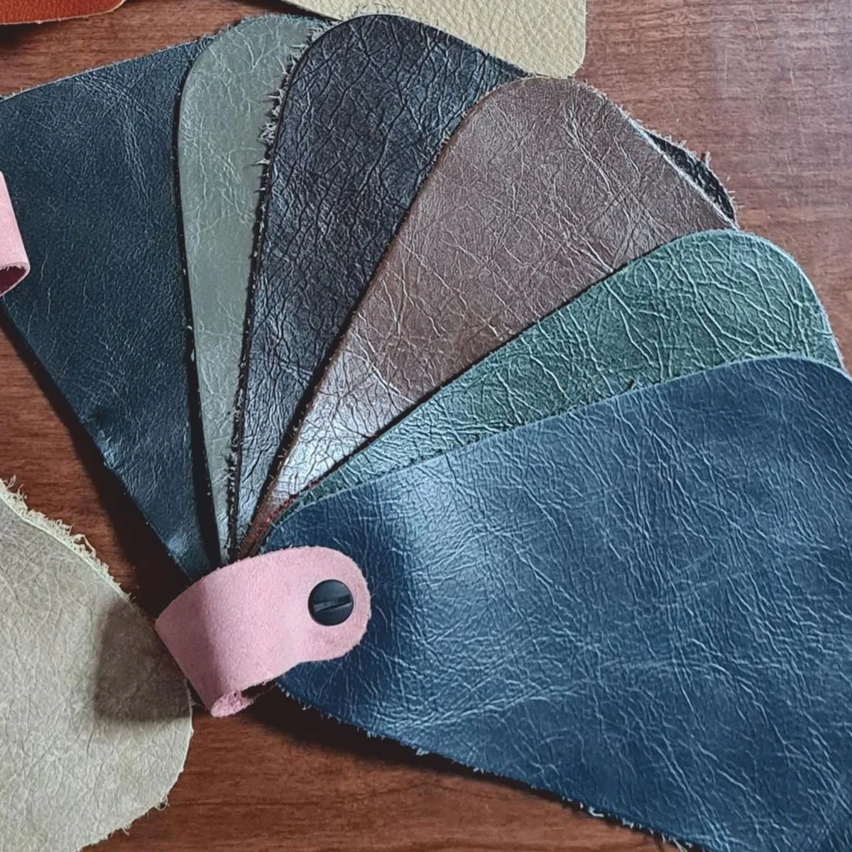 Casa Padrino silla de oficina Chesterfield de lujo en piel negro vintage / marrón 60 x 60 x A. 95 cm - Muebles de cuero