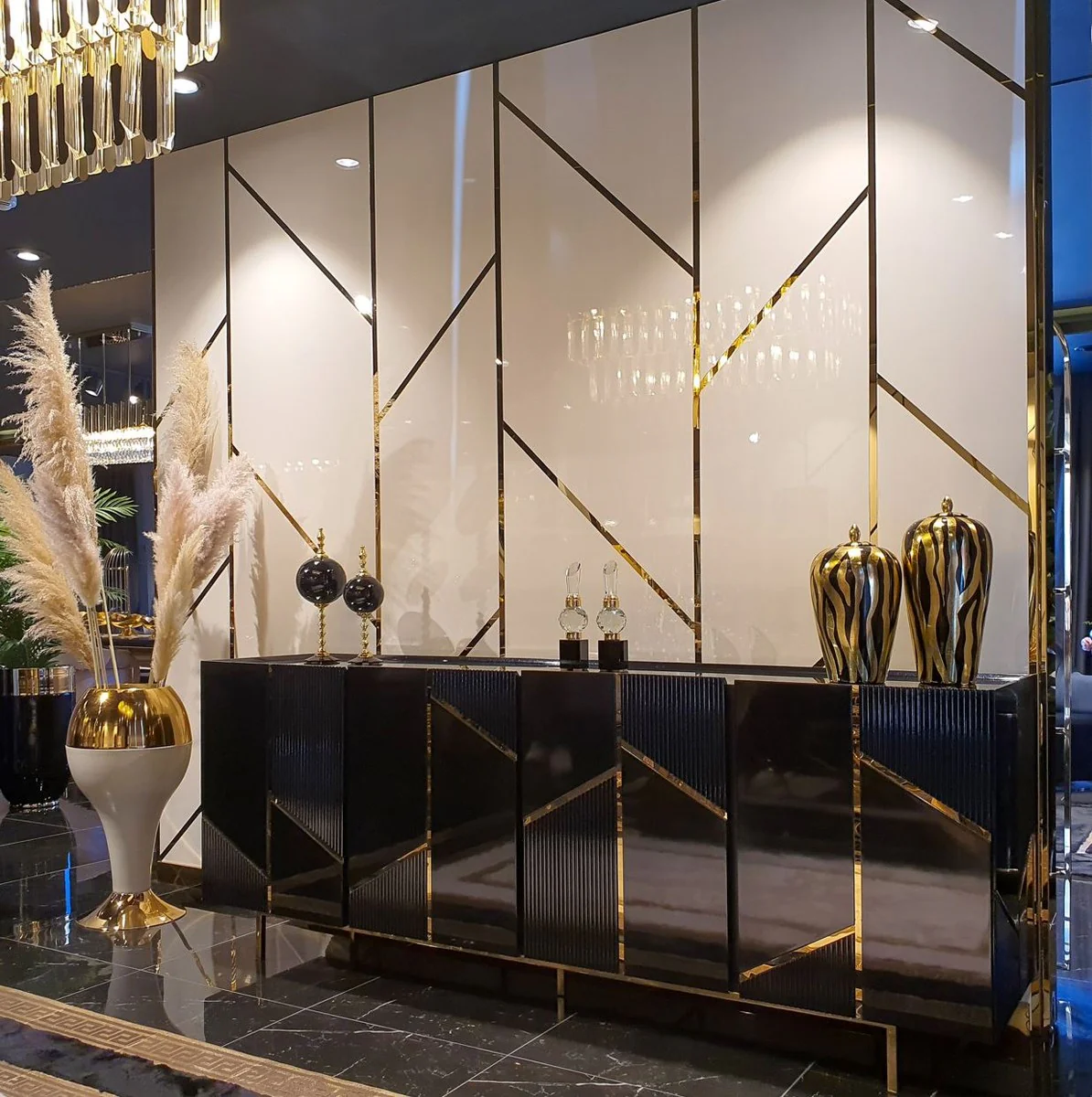 Casa Padrino aparador de lujo negro / oro 220 x 50 x A. 85 cm - Aparador de sal¨®n con 4 puertas - Muebles de Lujo