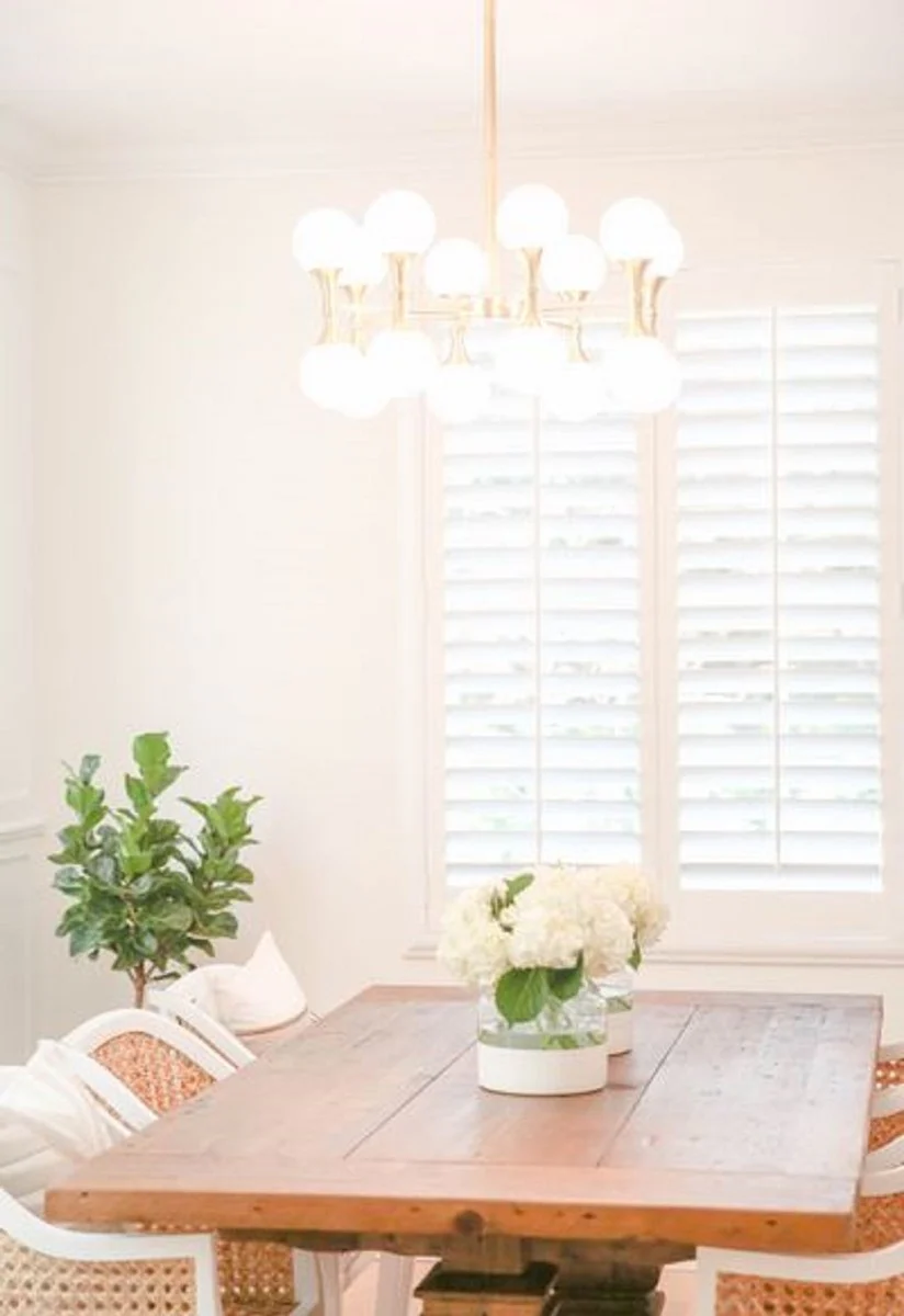 Casa Padrino Araña LED de Lujo Latón Antiguo / Blanco Ø 68,6 x H. 34,3 cm - Araña con Pantallas de Vidrio Esférico - Calidad de Lujo