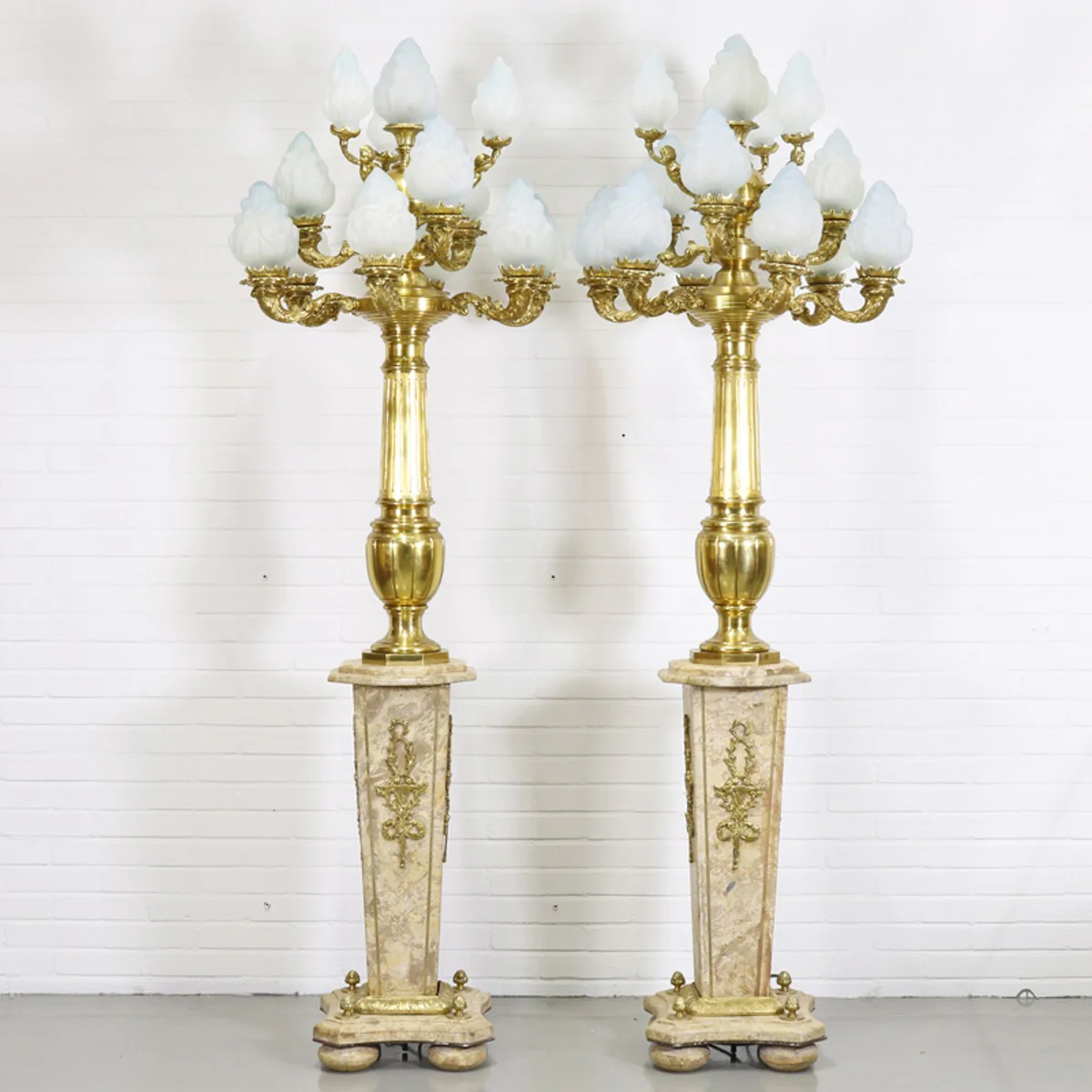 Casa Padrino baroque stand chandelier with marble pillars set mod2 cream / gold - Noble & Sumptuous