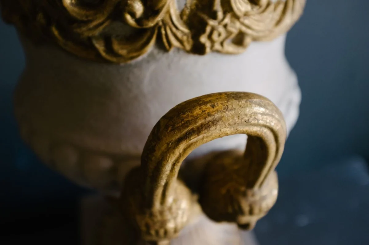 Casa Padrino jarrón barroco de hierro fundido con pedestal gris / oro Ø 35 x H. 49 cm - Magnífica Decoración de Jardín en Estilo Barroco