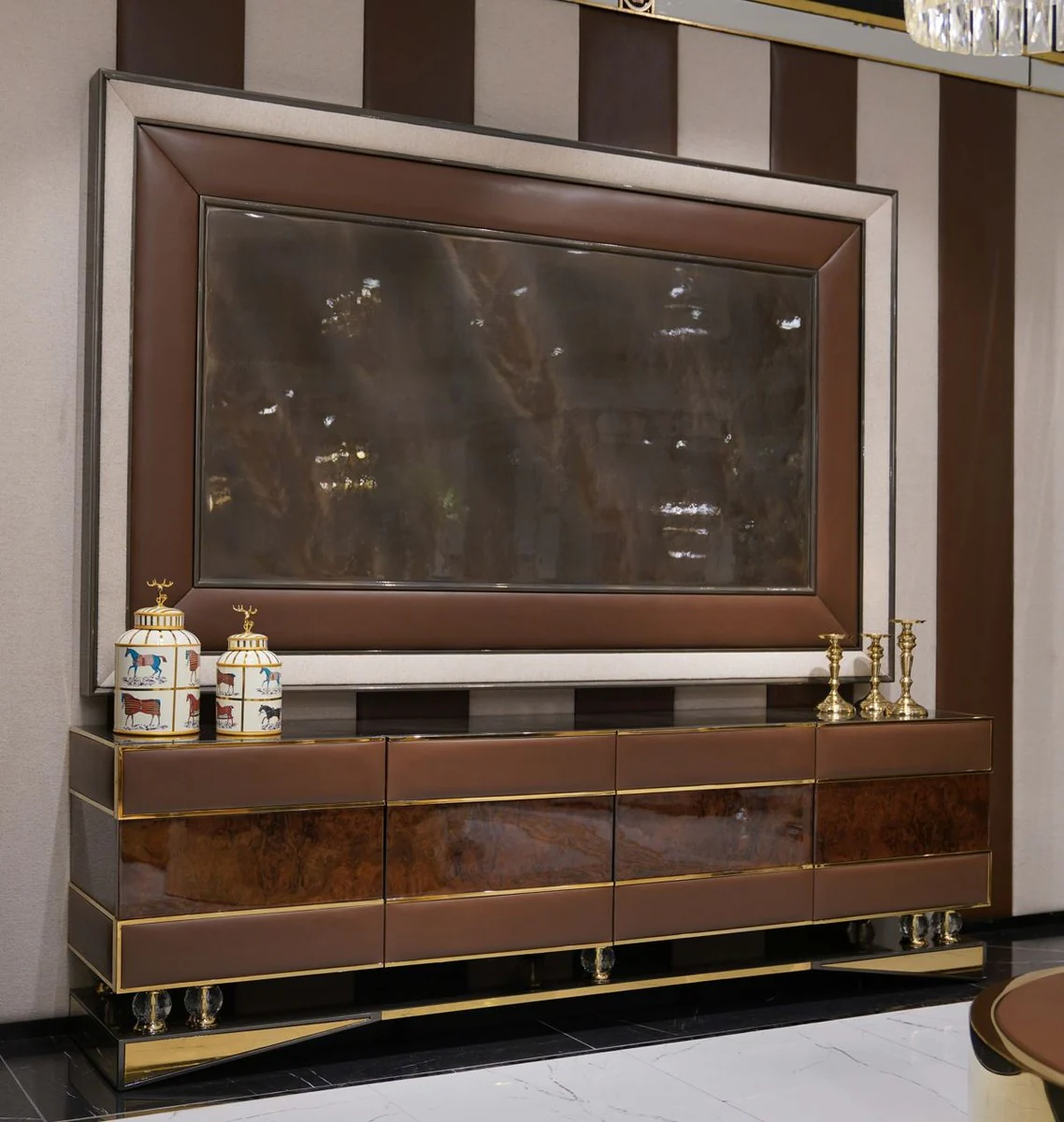 Casa Padrino conjunto de armario de TV de lujo marr¨®n / natural / gris / oro - Aparador de sal¨®n con 4 puertas y pared trasera de TV - Muebles de sal¨®n - Muebles de lujo - Interiores de lujo