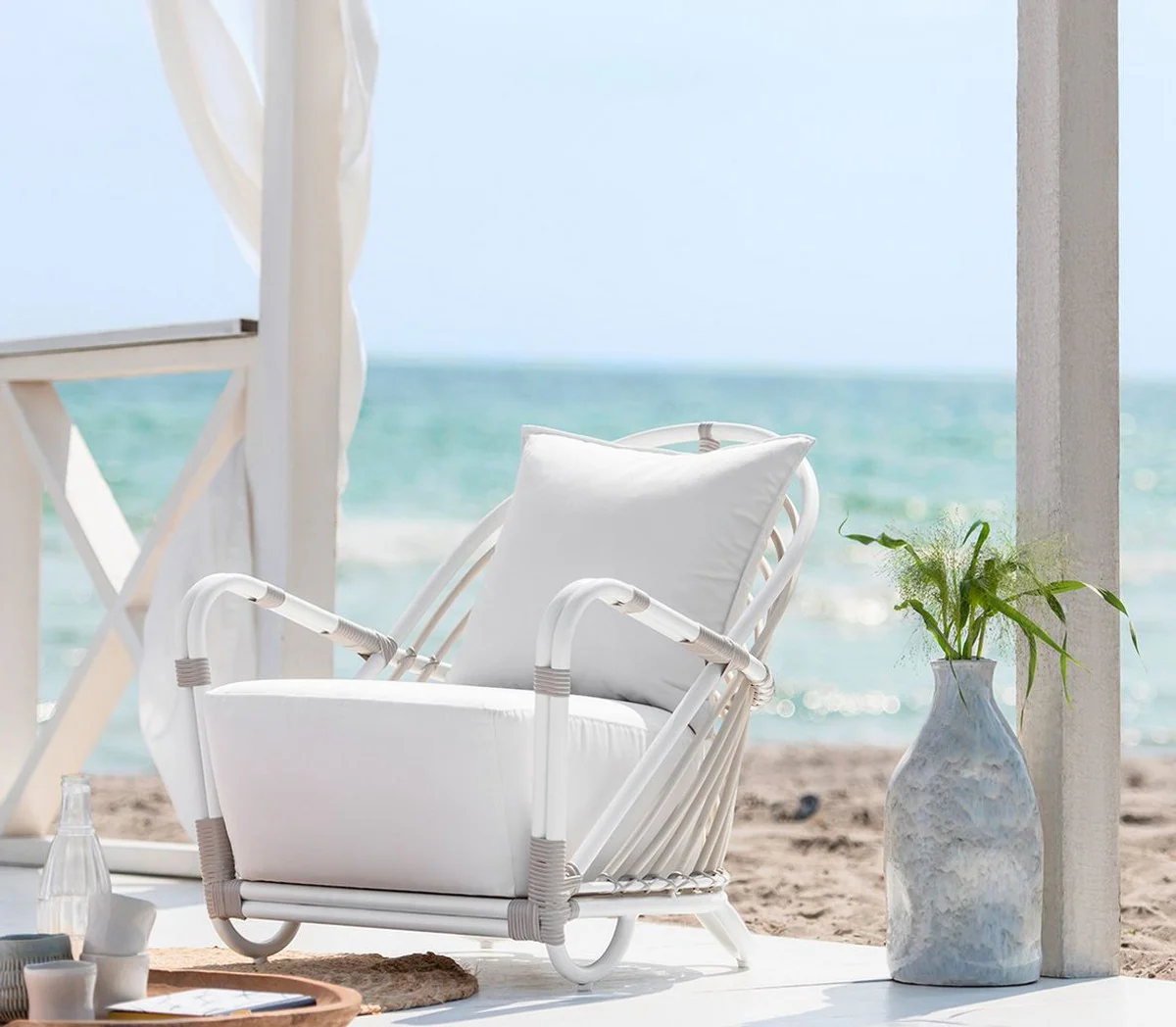 Casa Padrino sillón de jardín de lujo blanco / gris 66 x 80 x A. 74 cm - Sillón de jardín y terraza resistente a la intemperie - Muebles de Jardín y Terraza - Calidad de Lujo