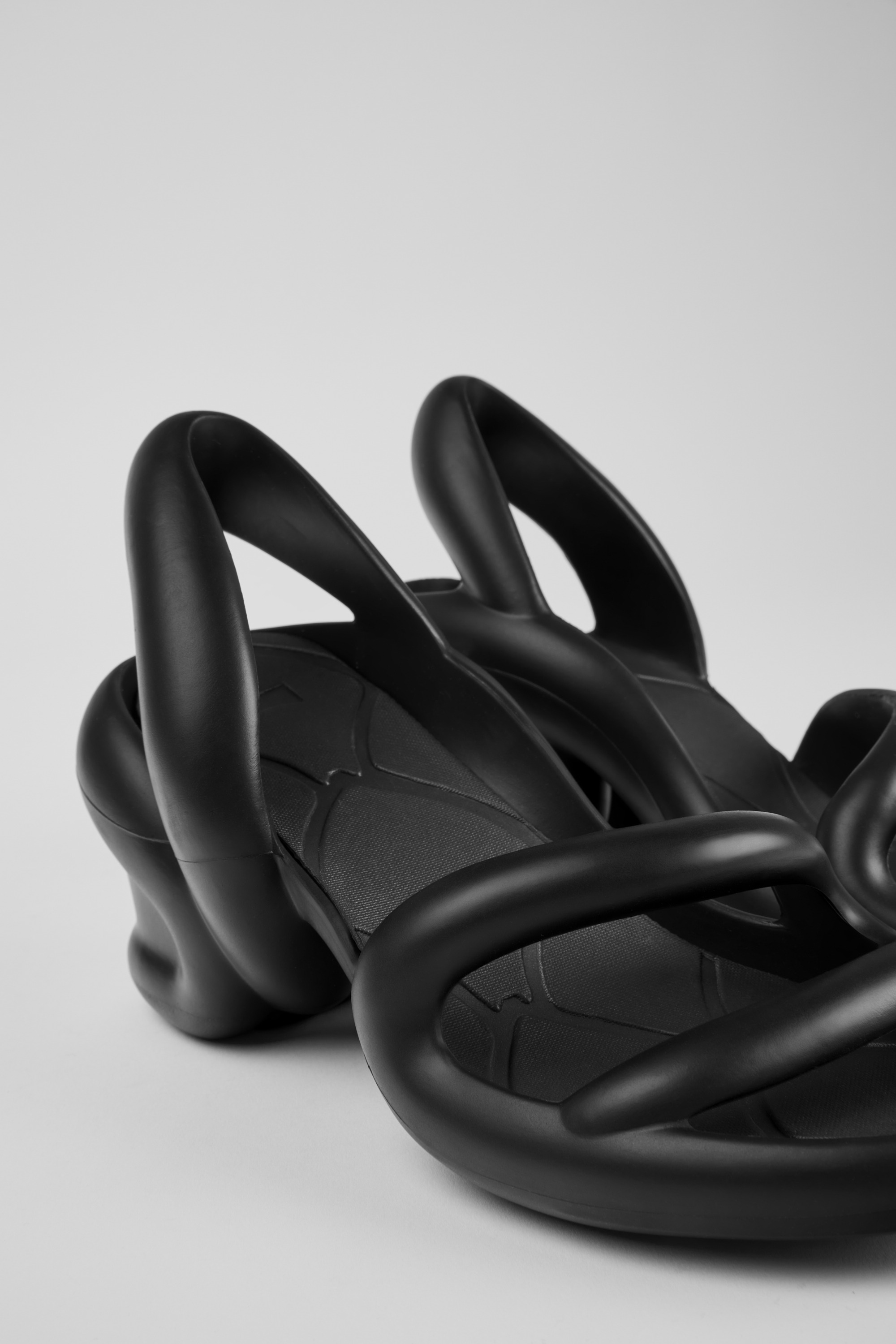 Kobarah - Black unisex sandals