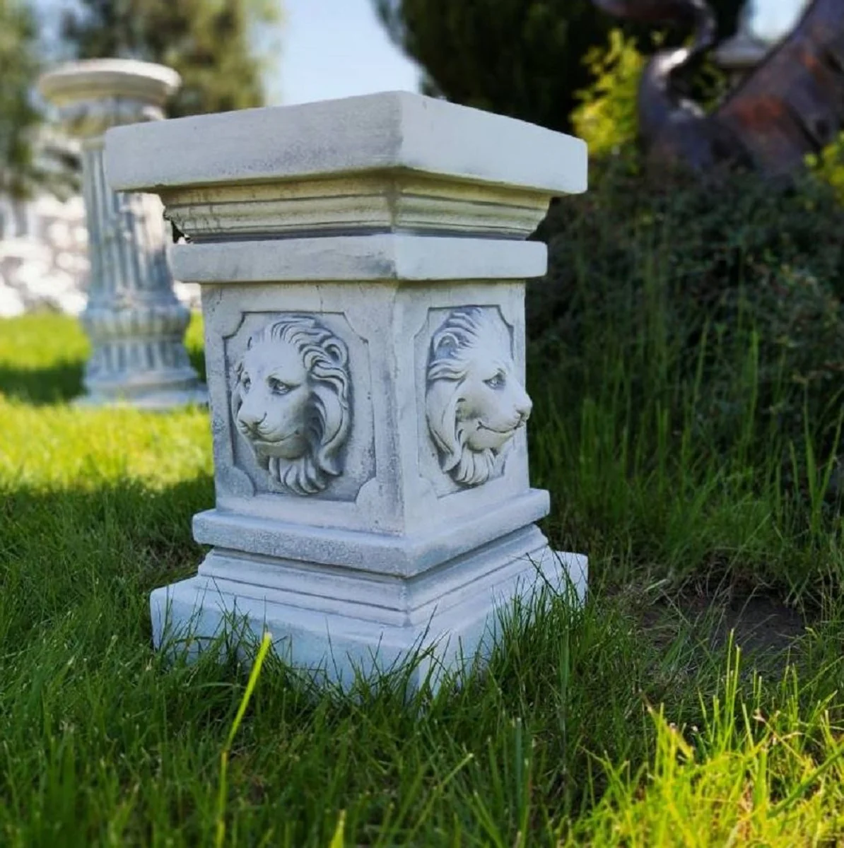 Casa Padrino pedestal barroco cabezas de le¨®n gris 30 x 30 x A. 47 cm - Magn¨ªfico pedestal de jard¨ªn estilo barroco - Accesorios de decoraci¨®n de terrazas y jardines barrocos