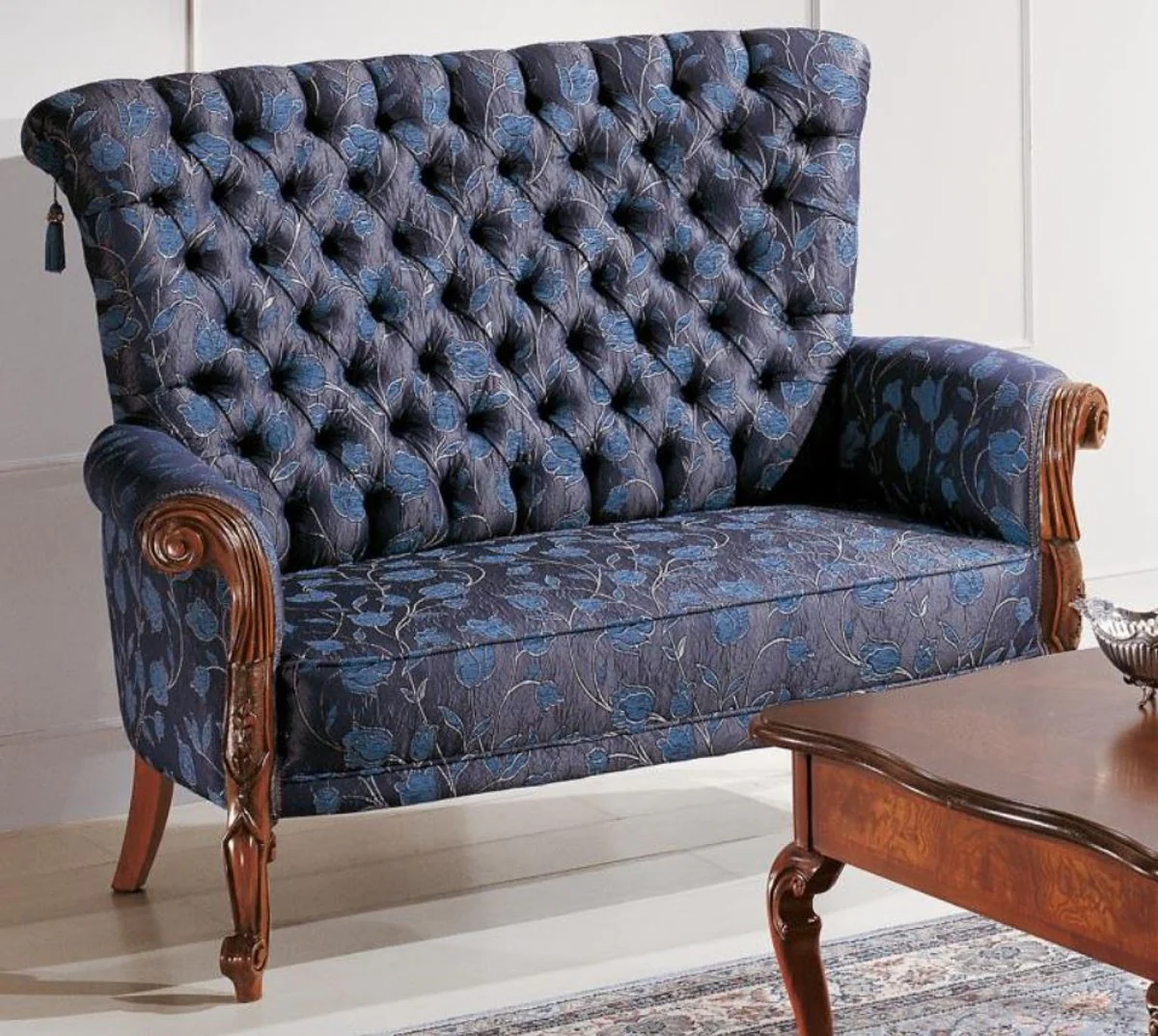 Casa Padrino sof¨¢ de lujo con respaldo alto barroco con estampado floral p¨²rpura / azul / marr¨®n 141 x 80 x A. 106 cm - Sof¨¢ de sal¨®n noble de estilo barroco - Muebles de sal¨®n barrocos