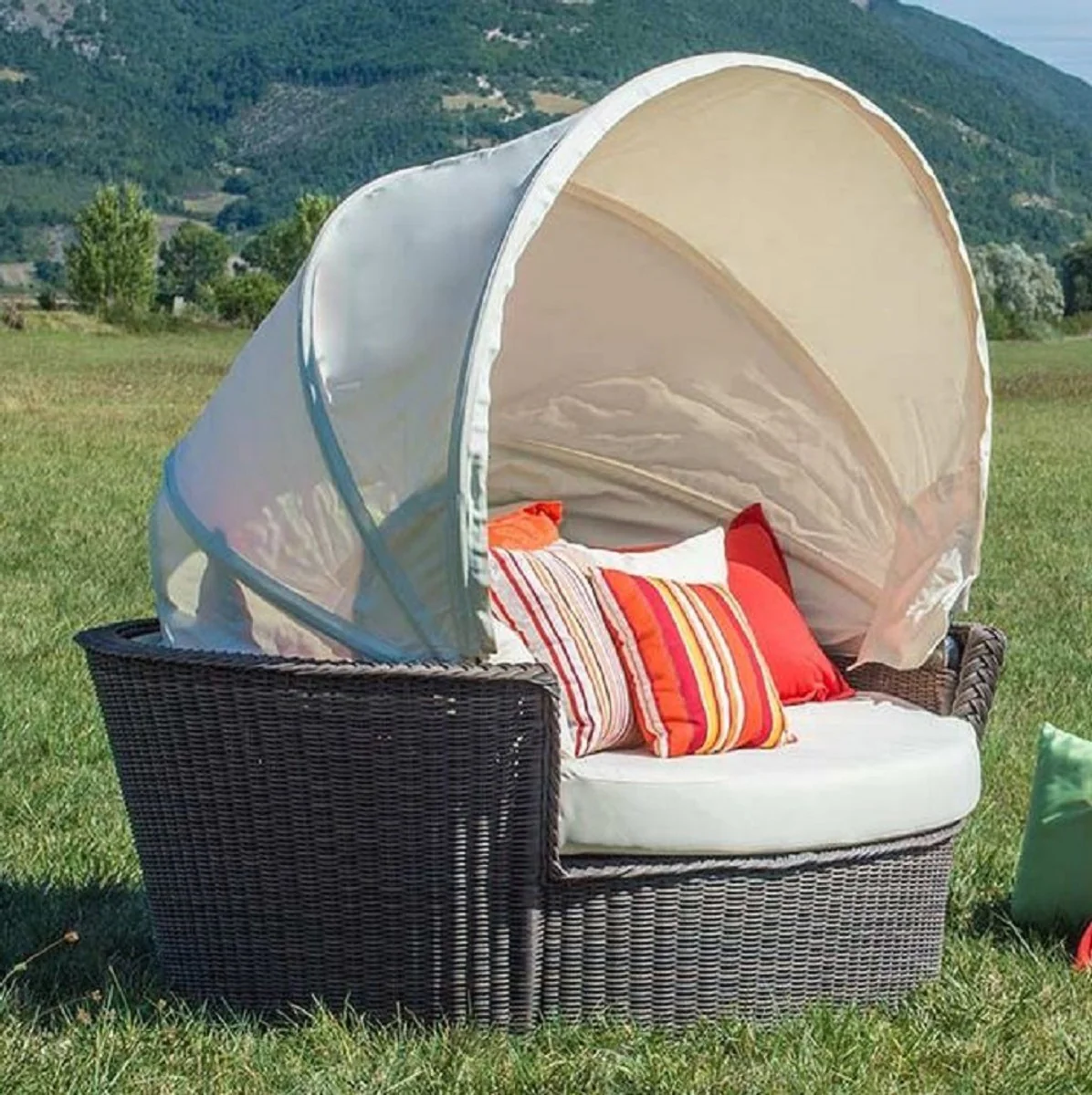 Casa Padrino isla tumbona de lujo marrón / blanco 186 x 141 x A. 174 cm - Sofá lounge resistente a la intemperie tejido a mano con toldo - Mobiliario de hotel de terraza de jardín moderno