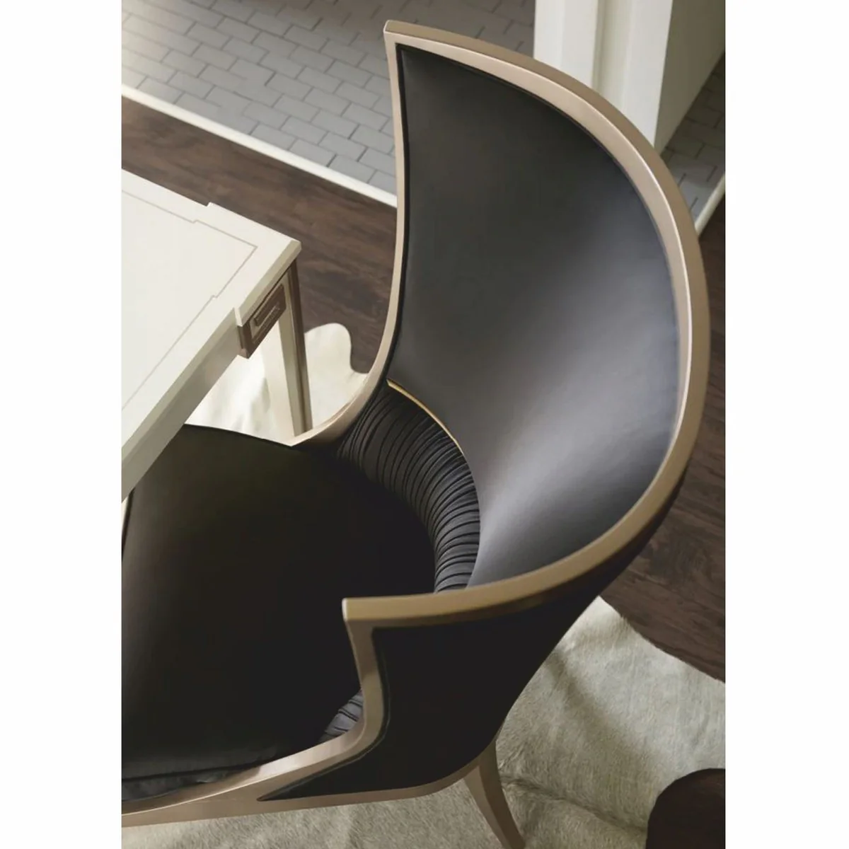 Casa Padrino sill¨®n orejero Art Deco de lujo negro / beige / oro A. 123 cm - Muebles de hotel