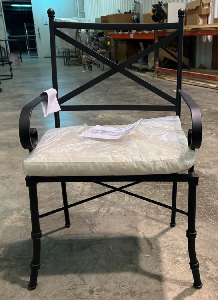 Casa Padrino silla de jardín Art Nouveau de lujo con reposabrazos y cojin de asiento marrón / blanco 61 x 51 x A. 97 cm - Silla de comedor forjada a mano - Muebles de Comedor de Jardín de Patio