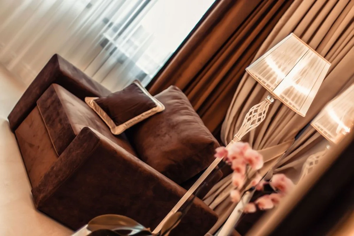 Casa Padrino lámpara de pie barroco blanco / oro Ø 38 x A. 165 cm - Lámpara de pie de metal de estilo barroco con pantalla redonda - Luces barrocos - Noble y magnífica