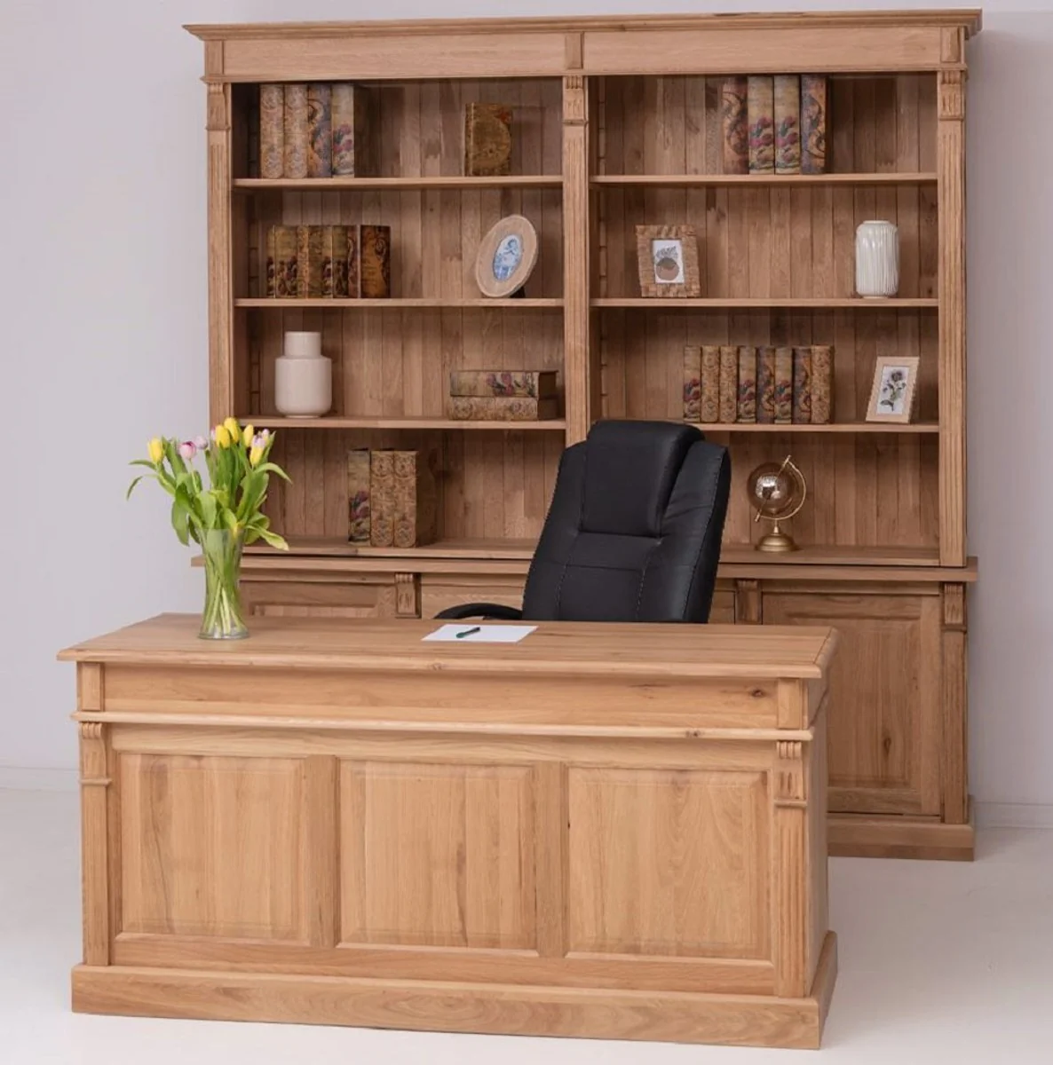 Casa Padrino conjunto de muebles de oficina de estilo campestre natural - 1 Escritorio de Estilo Campestre y 1 Armario Estante de Estilo Campestre - Muebles de estilo campestre de madera maciza