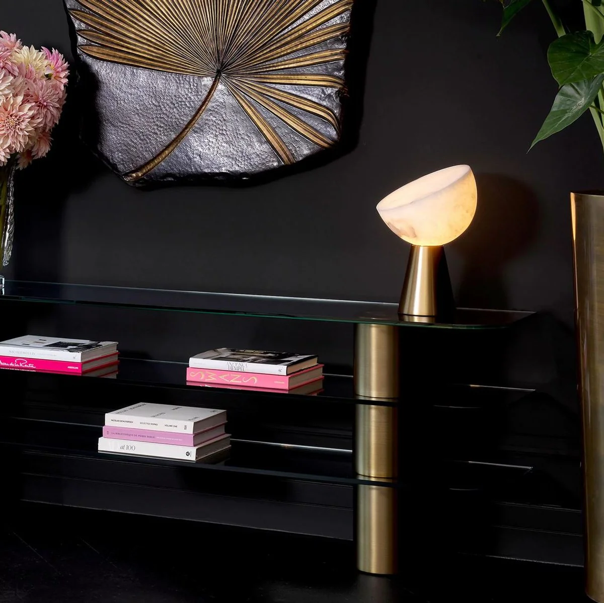 Casa Padrino lámpara de mesa de lujo latón antiguo / alabastro Ø 30 x A. 45 cm - Lámpara de escritorio redonda de metal con pantalla de alabastro - Iluminación de lujo - Muebles de lujo