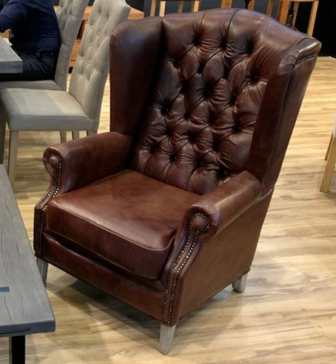 Casa Padrino sill¨®n orejero Chesterfield de lujo en cuero marr¨®n / gris - Sill¨®n Chesterfield en cuero genuino - Muebles de sal¨®n - Muebles Chesterfield - Muebles cuero genuino - Muebles de lujo