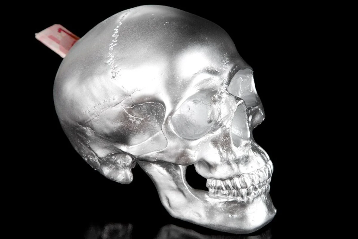 Designer savings jar skull silver height 14 cm, width 14 cm, depth 20 cm, skull - noble sculpture from polyresin