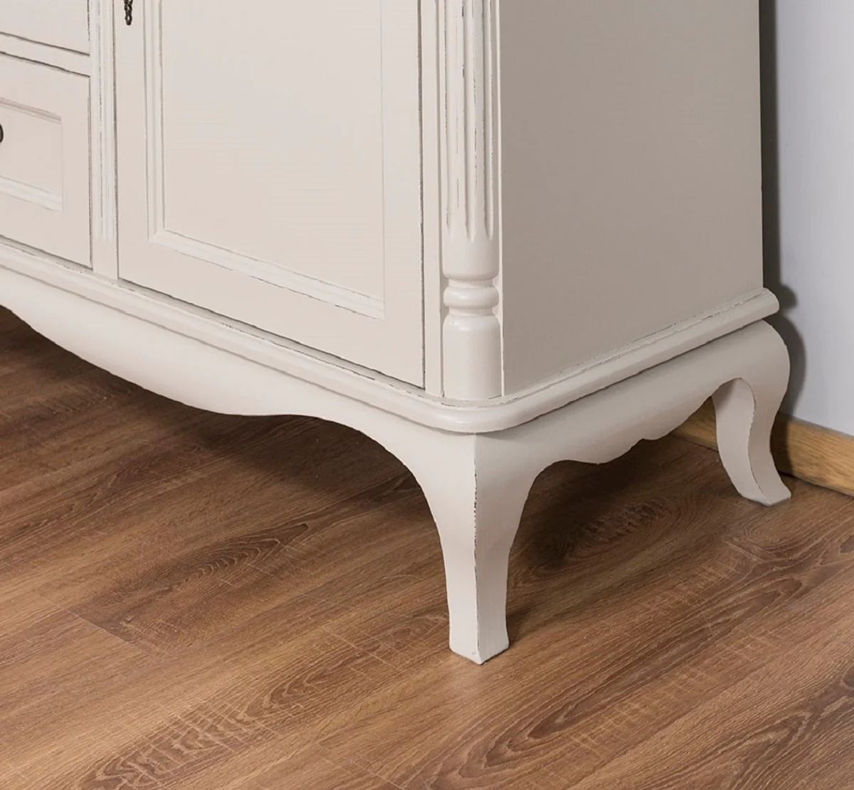 Casa Padrino aparador de estilo campestre con 2 puertas y 3 cajones gris claro antiguo 158 x 48 x H. 89 cm - Muebles de Estilo Campestre