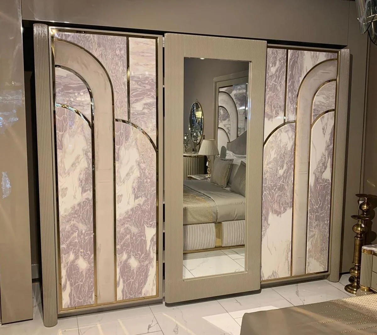 Casa Padrino armario de dormitorio Art Deco de lujo gris / blanco / oro 270 x A. 230 cm - Armario con espejo y 3 puertas correderas - Muebles de Dormitorio y Hotel Art Deco - Colecci¨®n de Lujo