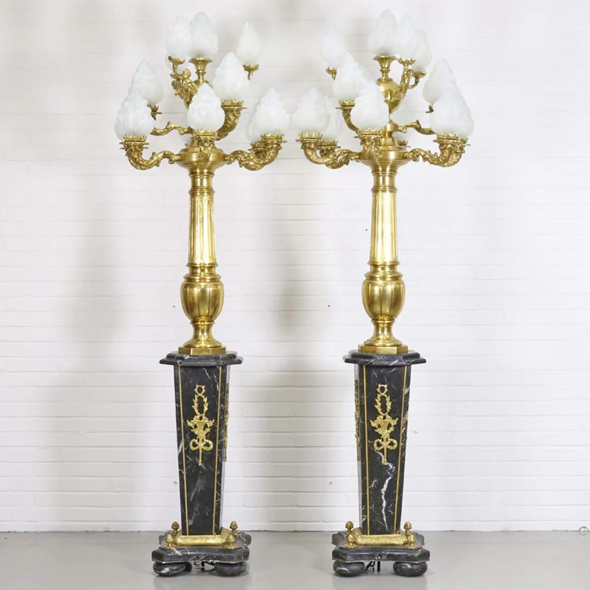 Casa Padrino baroque stand chandelier with marble pillars set mod2 black / gold - Noble & Sumptuous