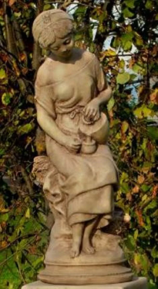 Casa Padrino Escultura Art Nouveau Lechera Gris / Beige 24 x 24 x H. 62 cm - Figura de Piedra de Decoración de Jardín