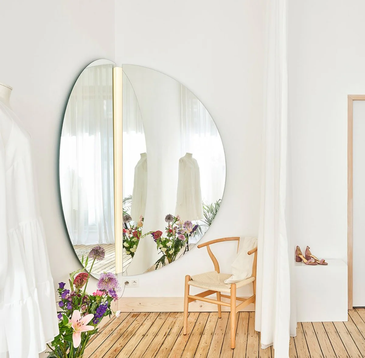 Casa Padrino espejo de esquina de lujo 150 x 3,5 x A. 150 cm - Espejo de pared de esquina con tira de LED - Espejo de Hotel - Espejo Boutique - Calidad de Lujo