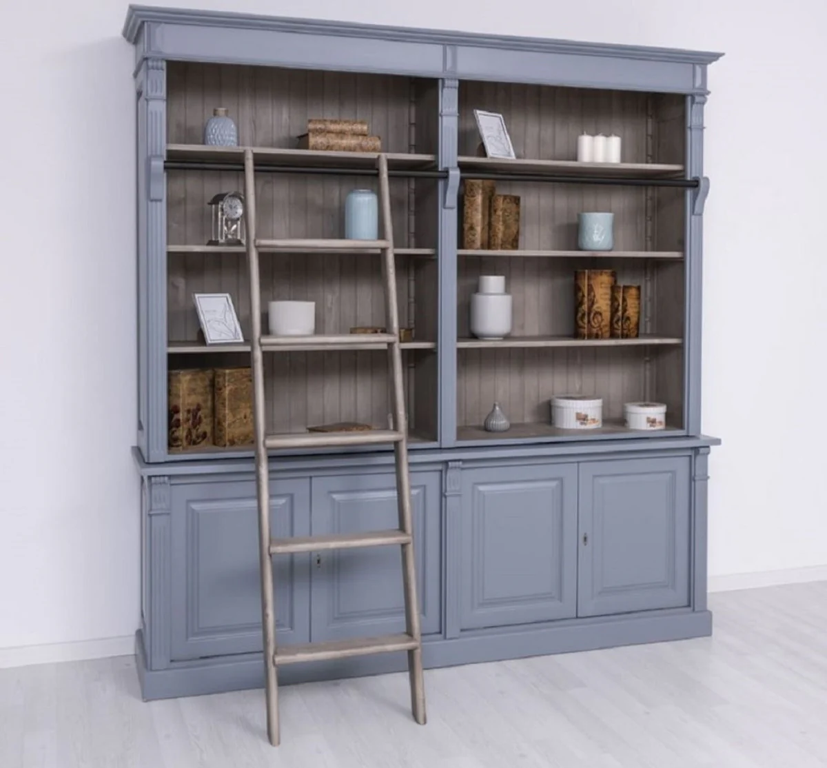 Casa Padrino armario de libros de estilo campestre con escalera azul claro / gris 223 x 51 x A. 228 cm - Gabinete de sal¨®n - Gabinete de oficina - Muebles de estilo campestre