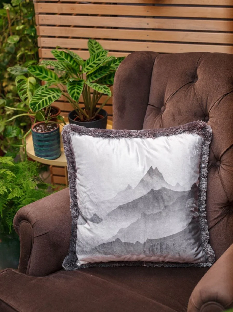 Casa Padrino almohada decorativa de lujo montañas con lago gris 45 x 45 cm - Almohada de terciopelo estampada con flecos - Accesorios de decoración de salón