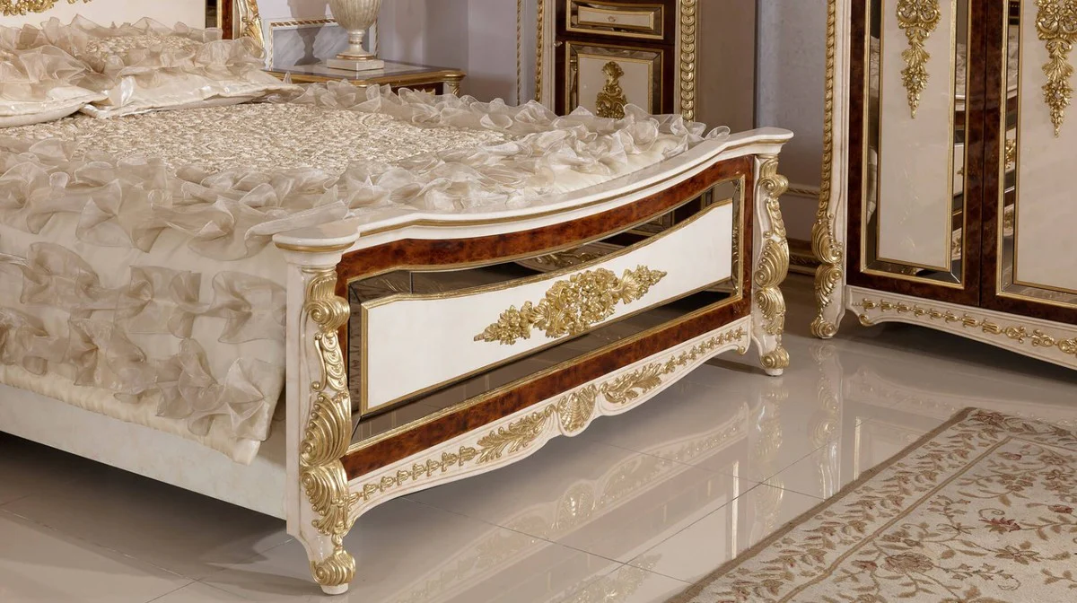 Casa Padrino conjunto de dormitorio barroco de lujo blanco / beige / marrón / oro - 1 Cama Doble Barroco con Cabecero y 2 Mesitas de Noche Barrocos - Muebles de dormitorio de lujo en estilo barroco