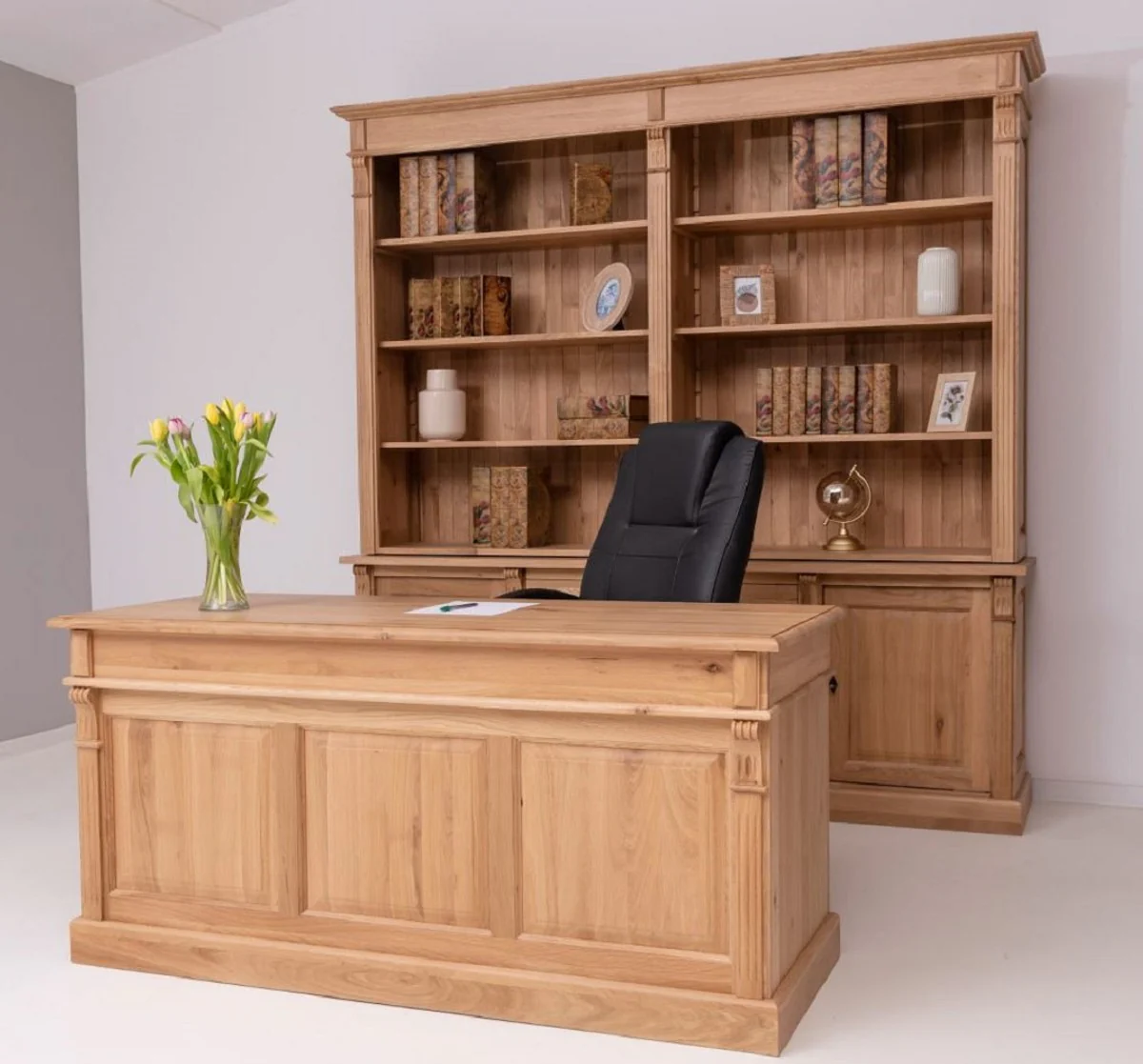 Casa Padrino conjunto de muebles de oficina de estilo campestre natural - 1 Escritorio de Estilo Campestre y 1 Armario Estante de Estilo Campestre - Muebles de estilo campestre de madera maciza