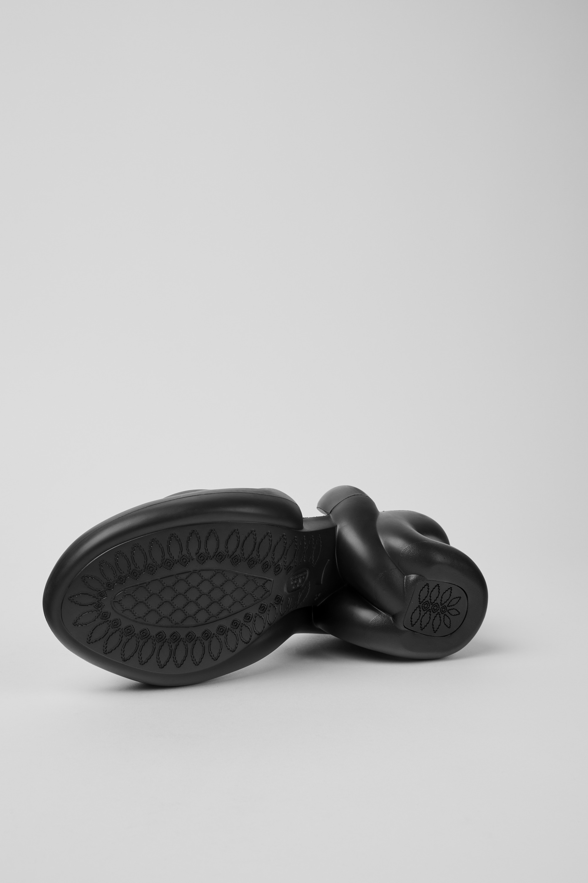 Kobarah - Black unisex sandals