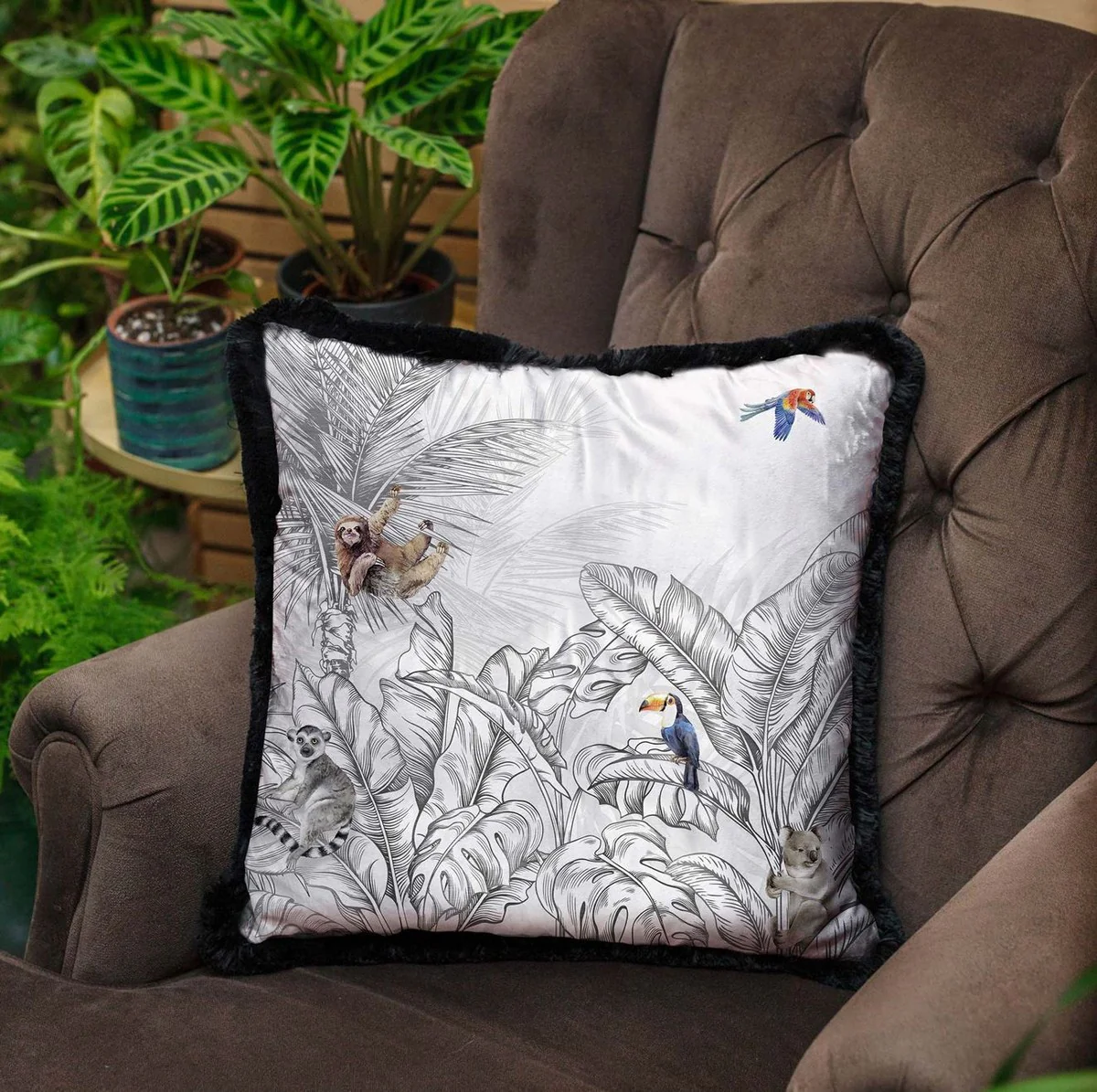 Casa Padrino cojín decorativa de lujo selva y animales gris / multicolor / negro 45 x 45 cm - Almohada de terciopelo estampado con flecos - Accesorios decorativos de lujo