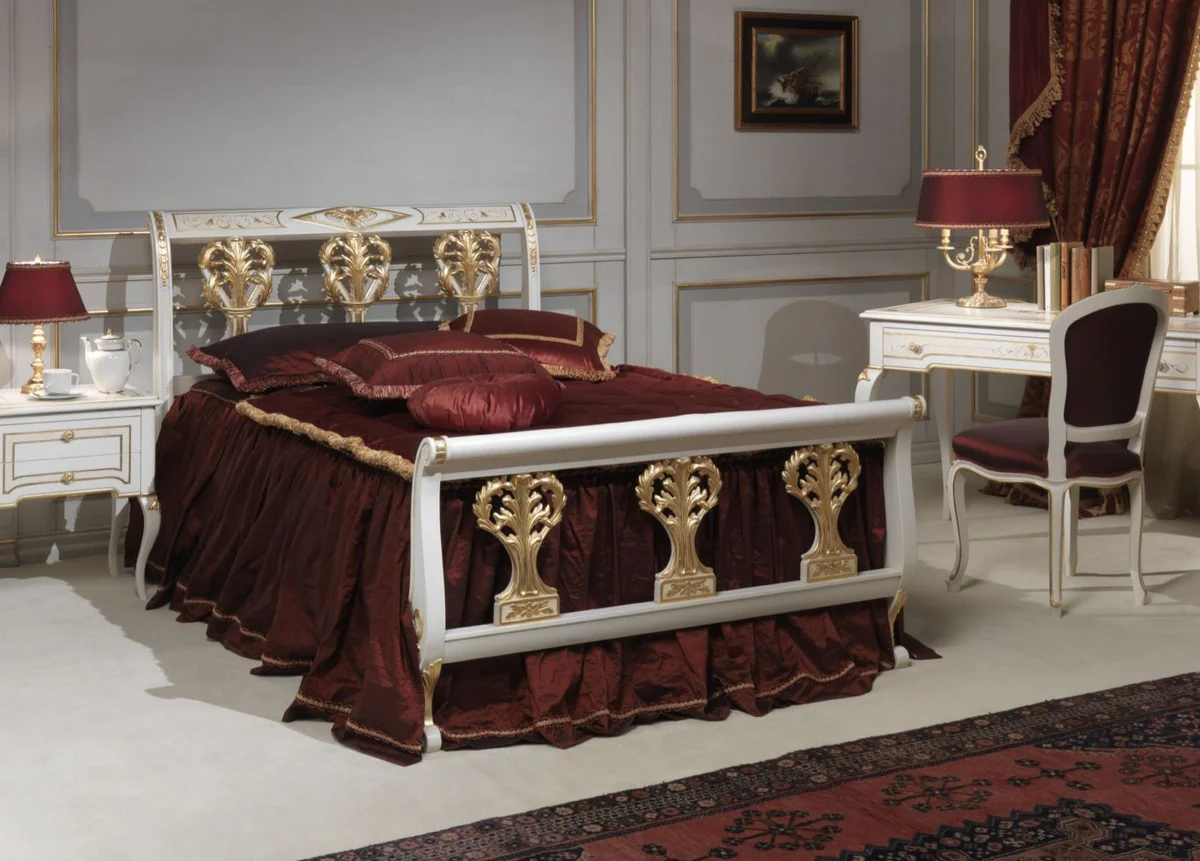 Casa Padrino cama doble barroco de lujo blanco / oro 208 x 229 x A. 114 cm - Cama de madera maciza tallada a mano - Magnífica muebles de dormitorio - Muebles de hotel - Calidad de Lujo - Hecho en Italia
