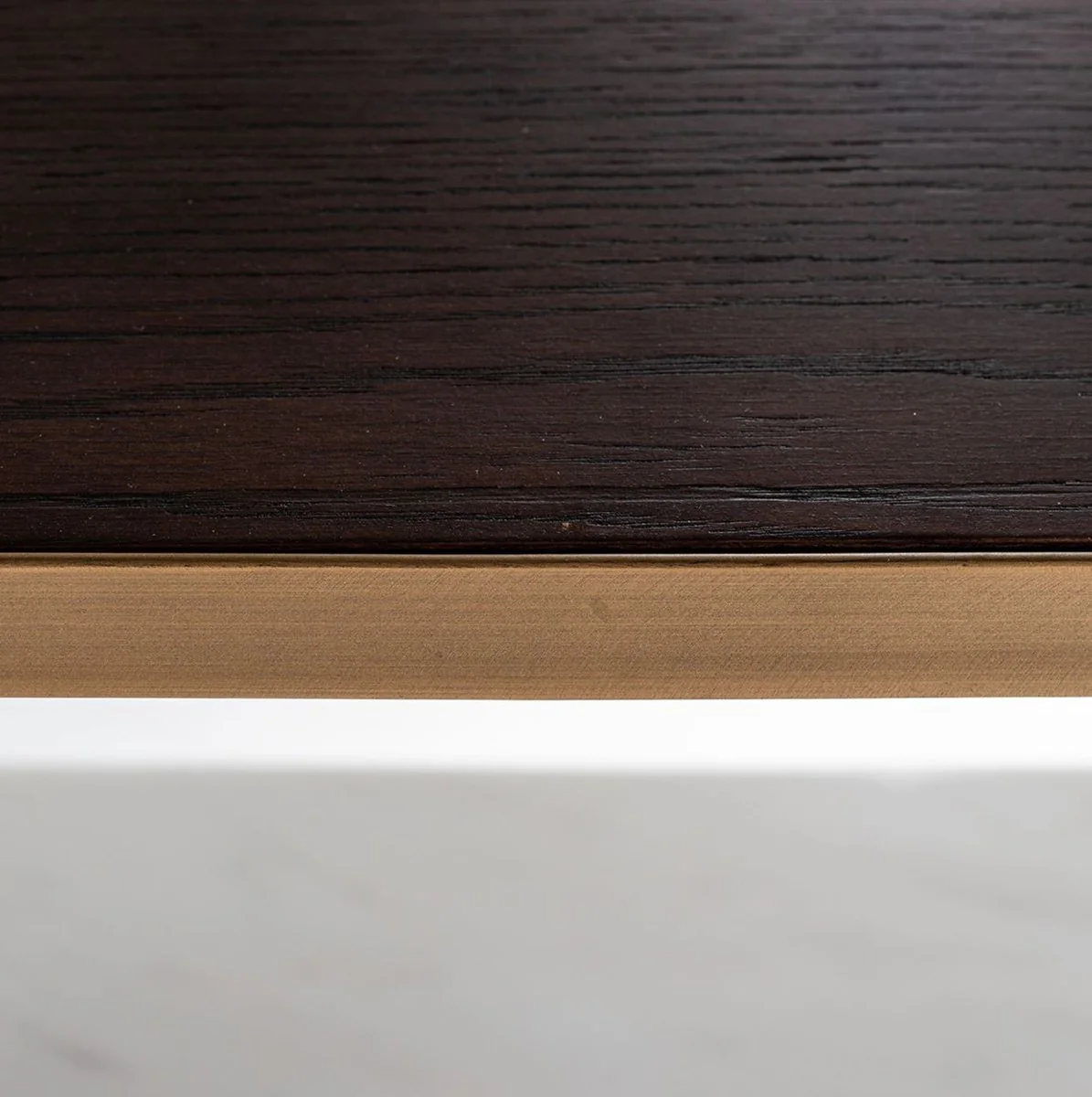 Casa Padrino armario de estanter¨ªa de lujo marr¨®n oscuro / blanco / lat¨®n 120 x 40 x A. 200 cm - Muebles de sal¨®n - Interiores de sal¨®n - Muebles de lujo - Interiores de lujo - De lujo Muebles