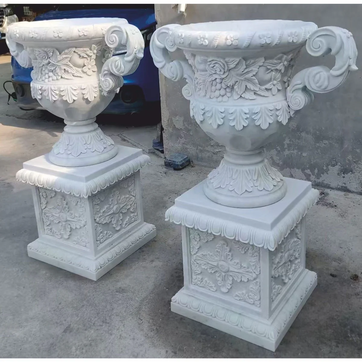 Casa Padrino conjunto de macetas barrocos de lujo de m¨¢rmol sobre pilares blanco Al. 105 cm