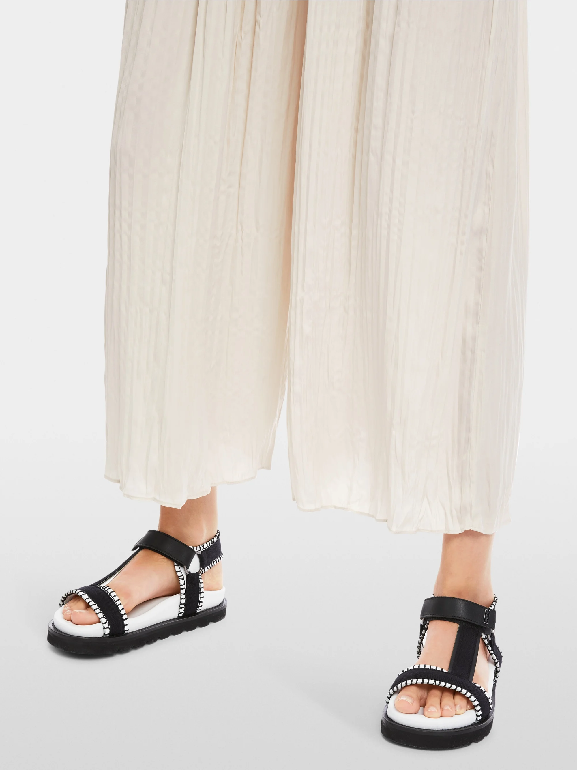 Marc-Cain WOLIN Rethink Together pleated trouers