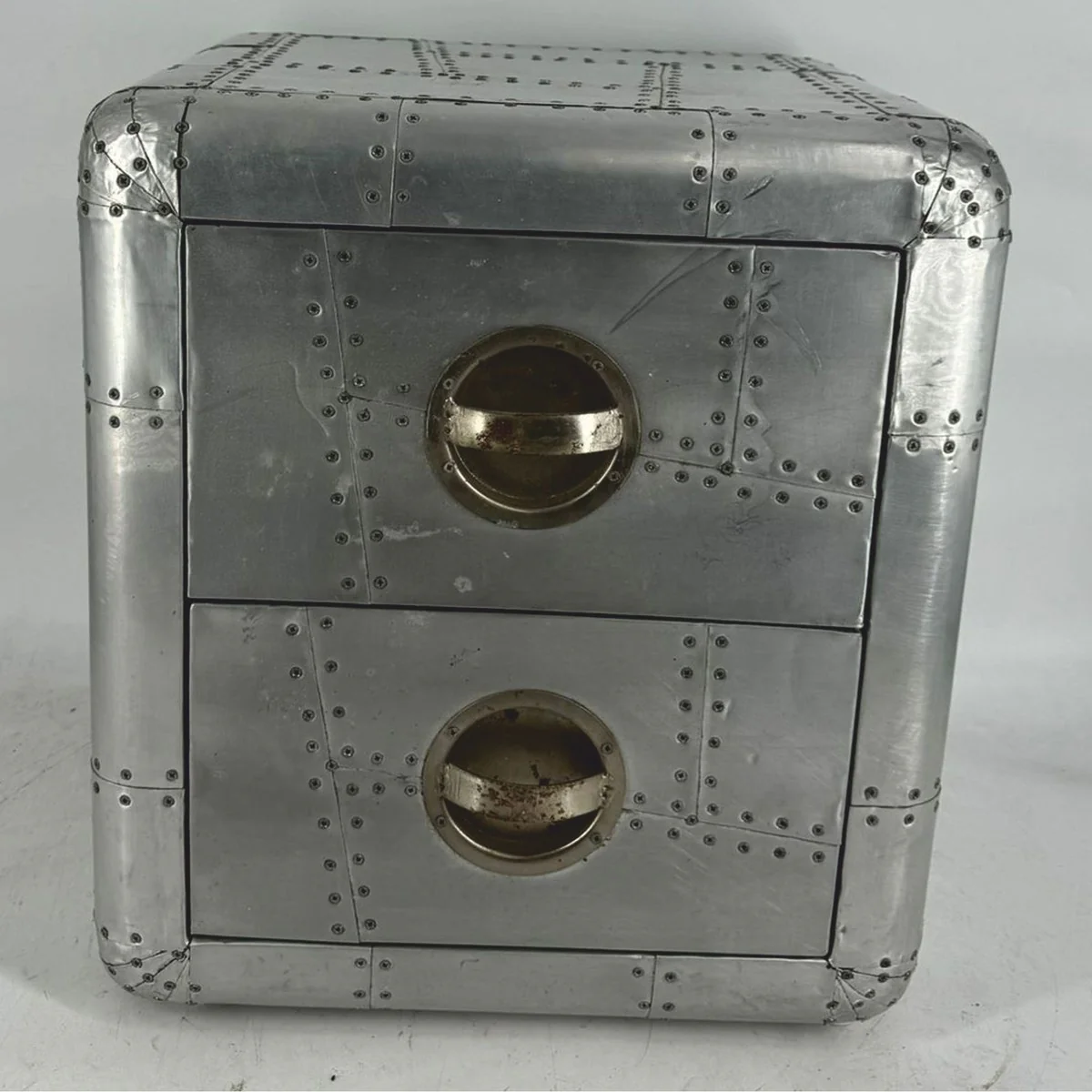 Casa Padrino mesita de noche de aviador de aluminio con 2 cajones plata A. 50 cm