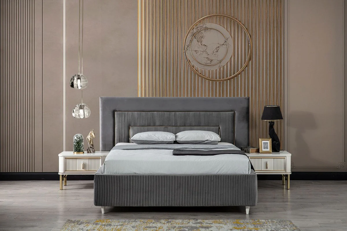 Casa Padrino conjunto de dormitorio de madera maciza de lujo gris / blanco / oro - 1 Cama Doble con Cabecera y 2 Mesitas de Noche - Muebles de dormitorio - Colección de Lujo