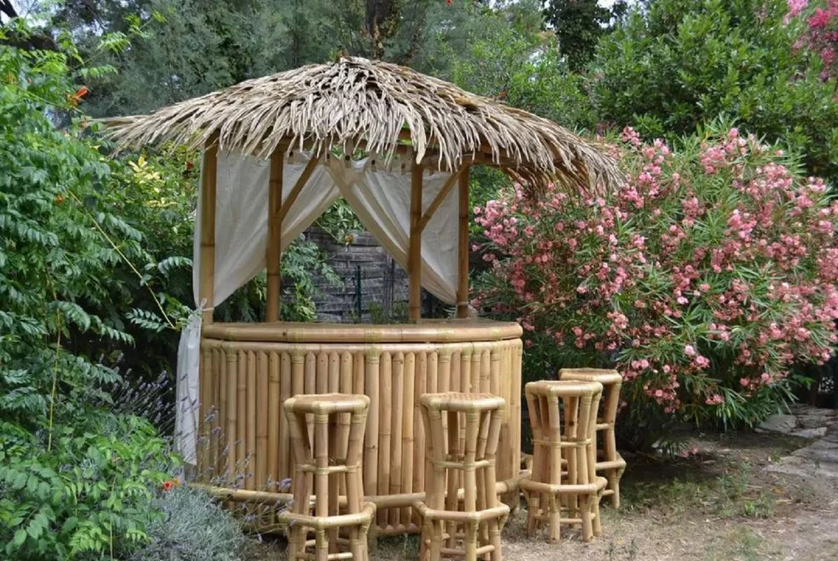 Casa Padrino conjunto de bar de jard¨ªn de bamb¨² de lujo natural 200 x 100 x A. 270 cm - 1 Barra de C¨®ctel de Bamb¨² Semicircular y 4 Taburetes de Bar de Bamb¨² - Muebles de jard¨ªn de bamb¨² de lujo