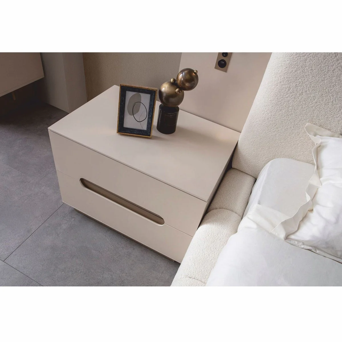 Casa Padrino conjunto de dormitorio de lujo blanco / gris - 1 Cama doble y 2 mesitas de noche