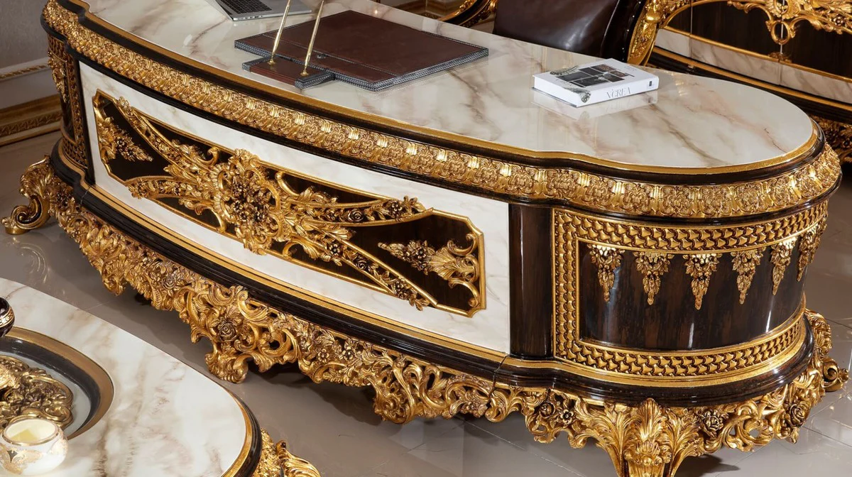 Casa Padrino conjunto de muebles de oficina barrocos de lujo blanco / marr¨®n oscuro / oro - 1 Escritorio Barroco con Aspecto de M¨¢rmol y 1 Silla de Oficina Barroco con Cuero Artificial Fino