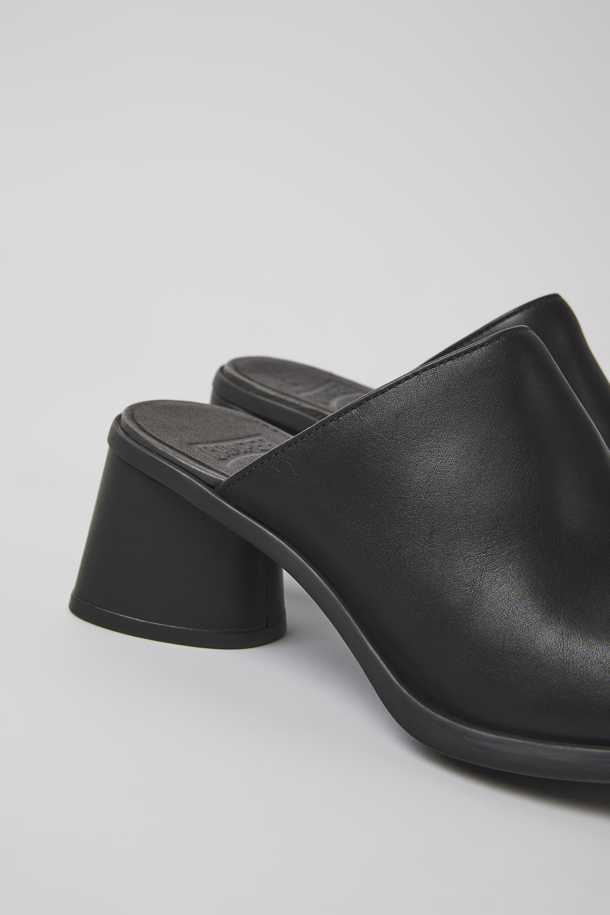 Kiara - Black leather mules for women