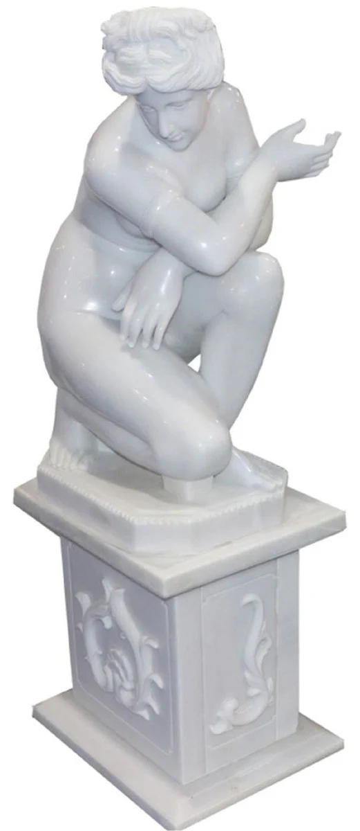 Casa Padrino escultura barroco de m¨¢rmol mujer sobre columna gris A. 160 cm